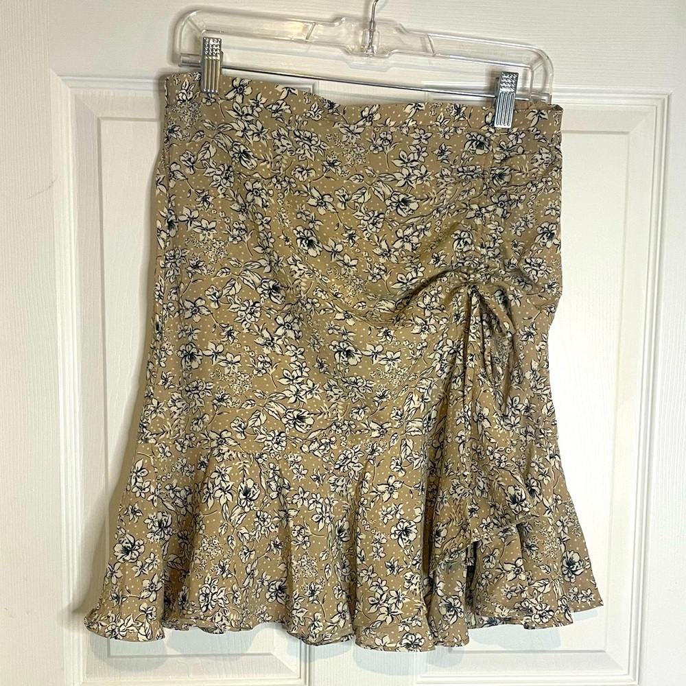 MAX STUDIO - NWT RUFFLE MINI SKIRT
